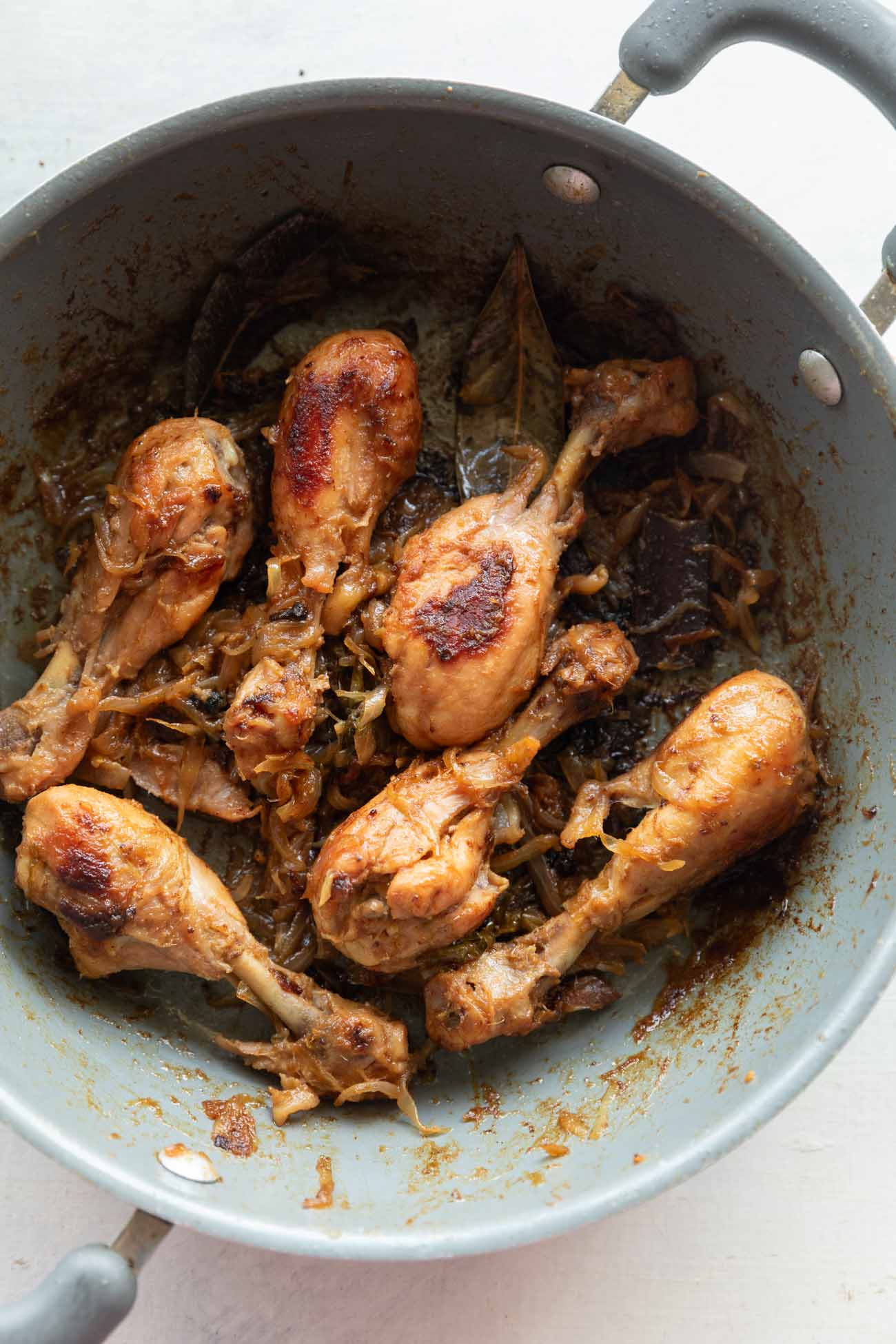 Picture of onion chicken in a grey pan