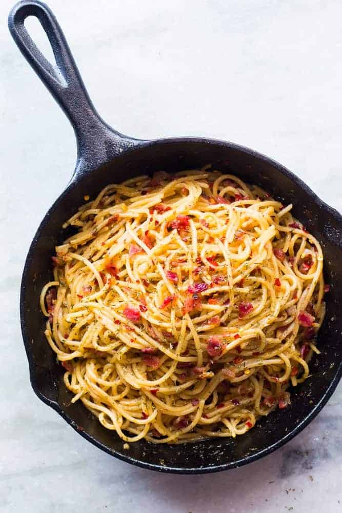 Bacon Spaghetti Aglio Olio in a black cast iron pan