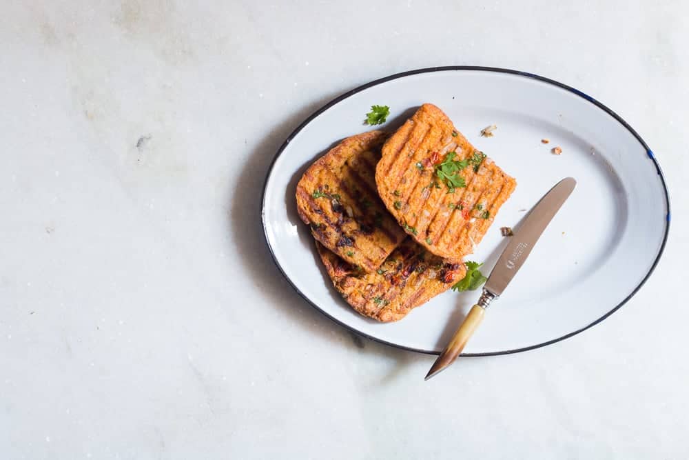 Loaded with onions, tomatoes, green chilies and coriander, these crisp Indian masala french toasts are perfect for breakfast, brunch or as a tea time snack.