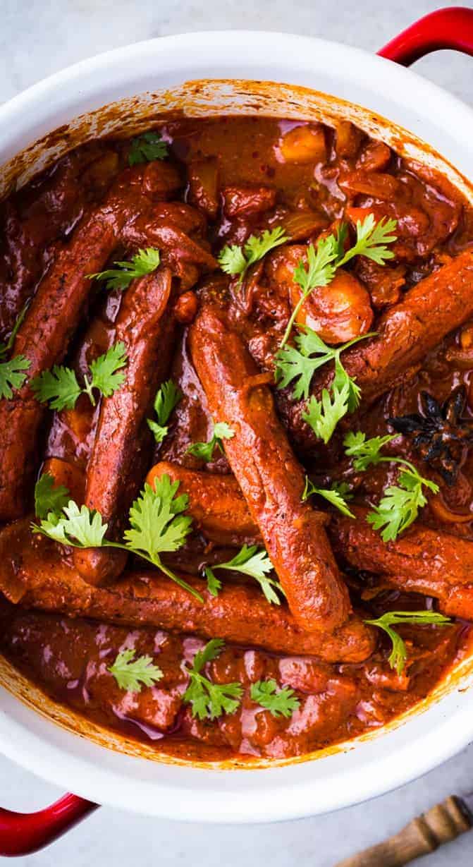 Insanely delicious and super easy recipe for curried sausages and potatoes which needs only one pot and is ready in under 30 minutes!