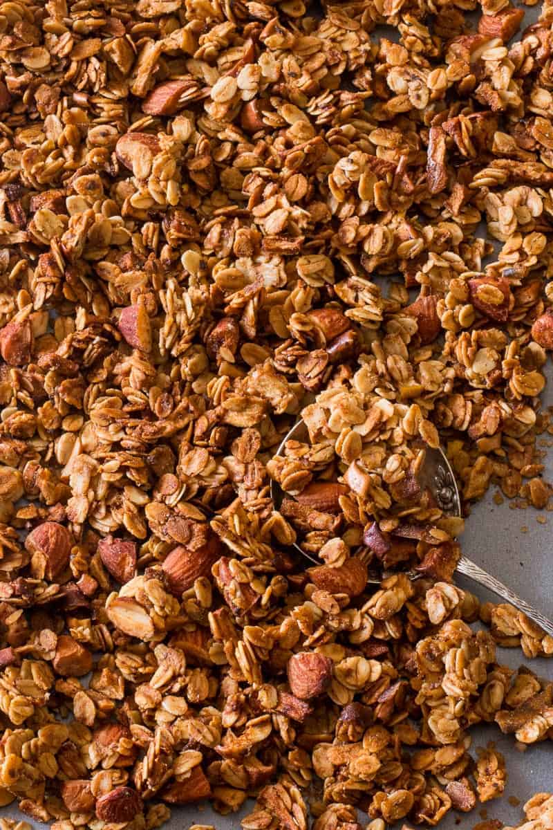 Easy apple pie granola made with fresh apples, because dehydrated apples just doesn't cut it. Breakfast or healthy snack, you pick! So perfect for fall and winter.