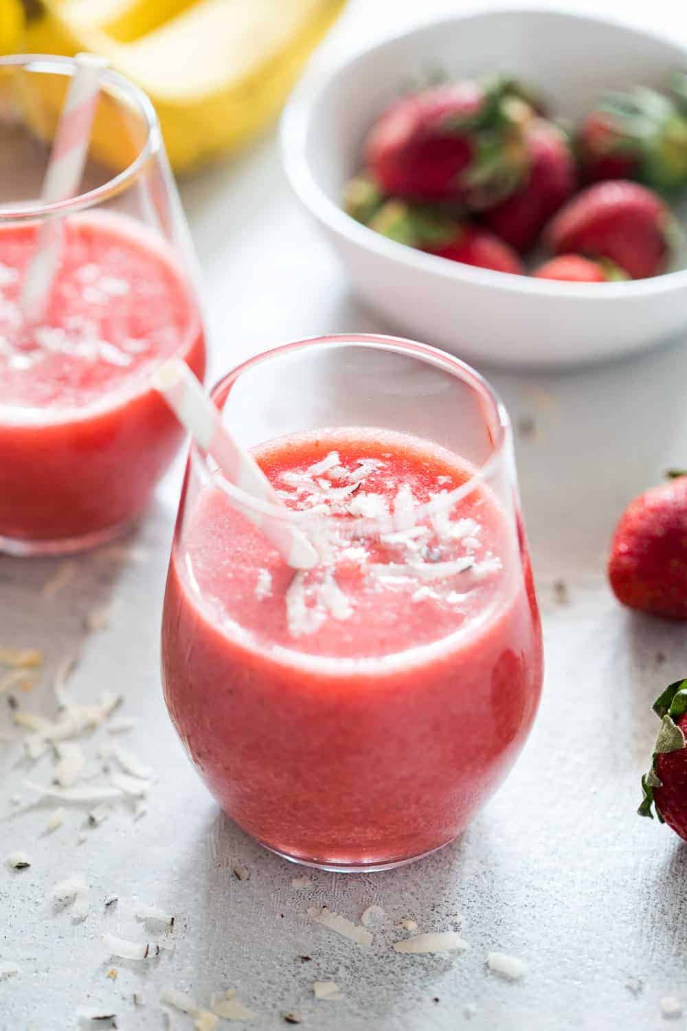 Simple, healthy strawberry banana coconut smoothie made with fresh fruits for a great start to your day! This breakfast smoothie is vegan, whole30 and paleo.