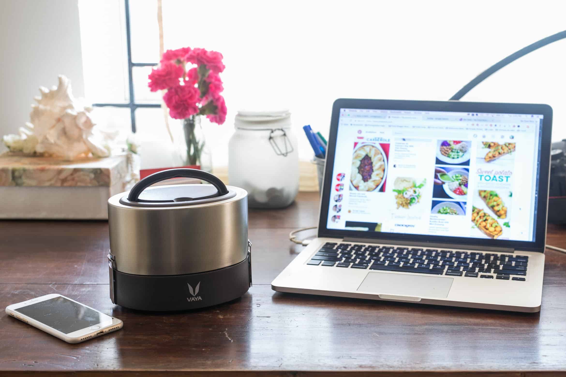 Looking for lunch box ideas for adults that also happen to be healthy and hearty? Take a look at some fun lunch boxes for adults that will keep you full till dinner!