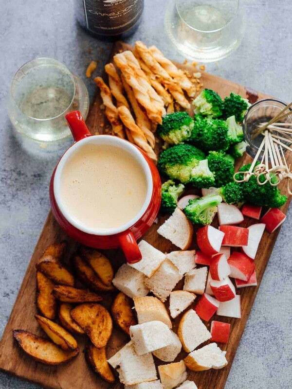 Easy cheese fondue recipe with white wine picture with fondue dippers such as bread, broccoli, wedges, radishes, bread sticks etc.