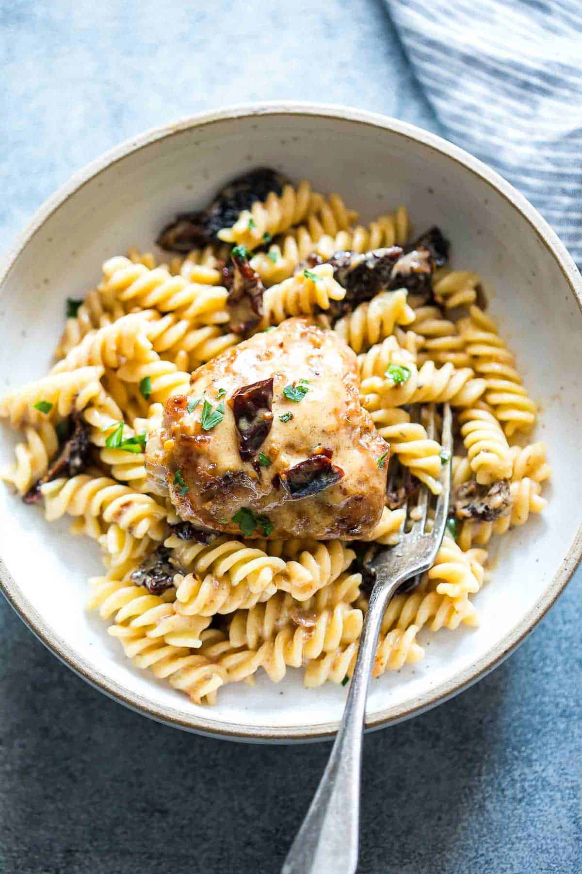creamy sundried tomato chicken with pasta