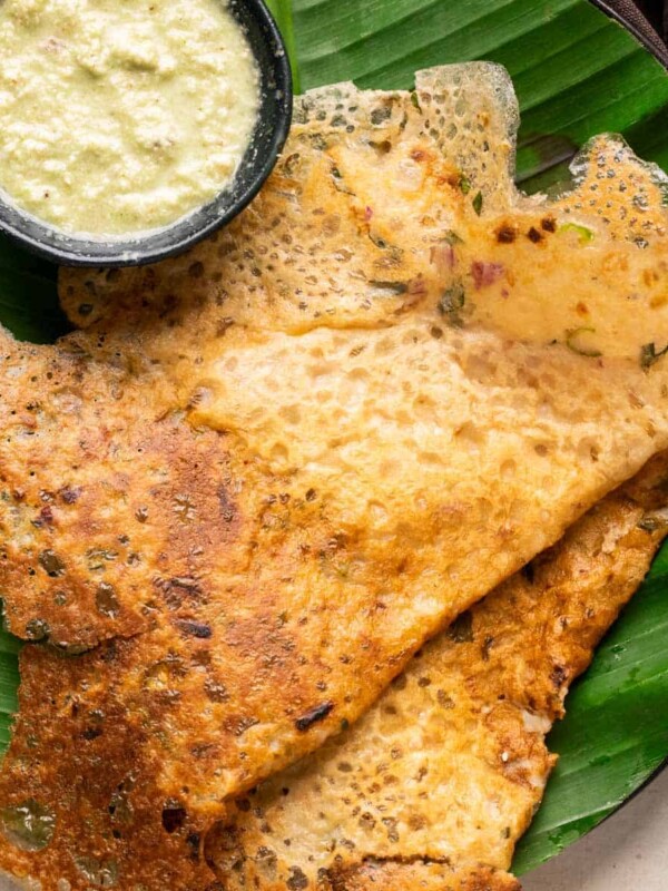 Instant oats dosas served on a banana leaf lined plates with coconut chutney
