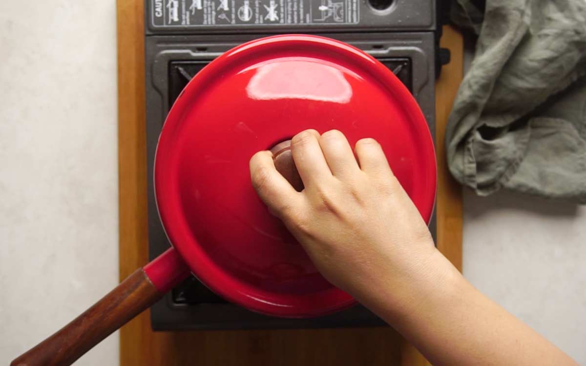 Picture showing how to make hard boiled eggs