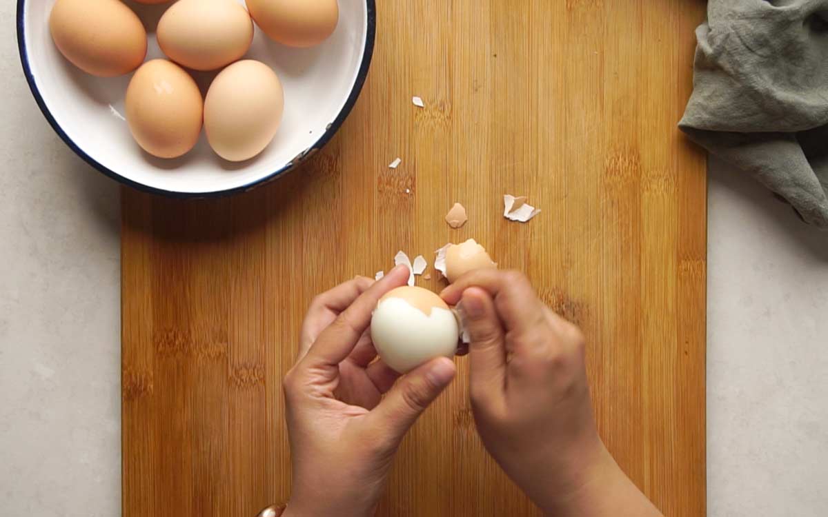 Picture showing how to make hard boiled eggs