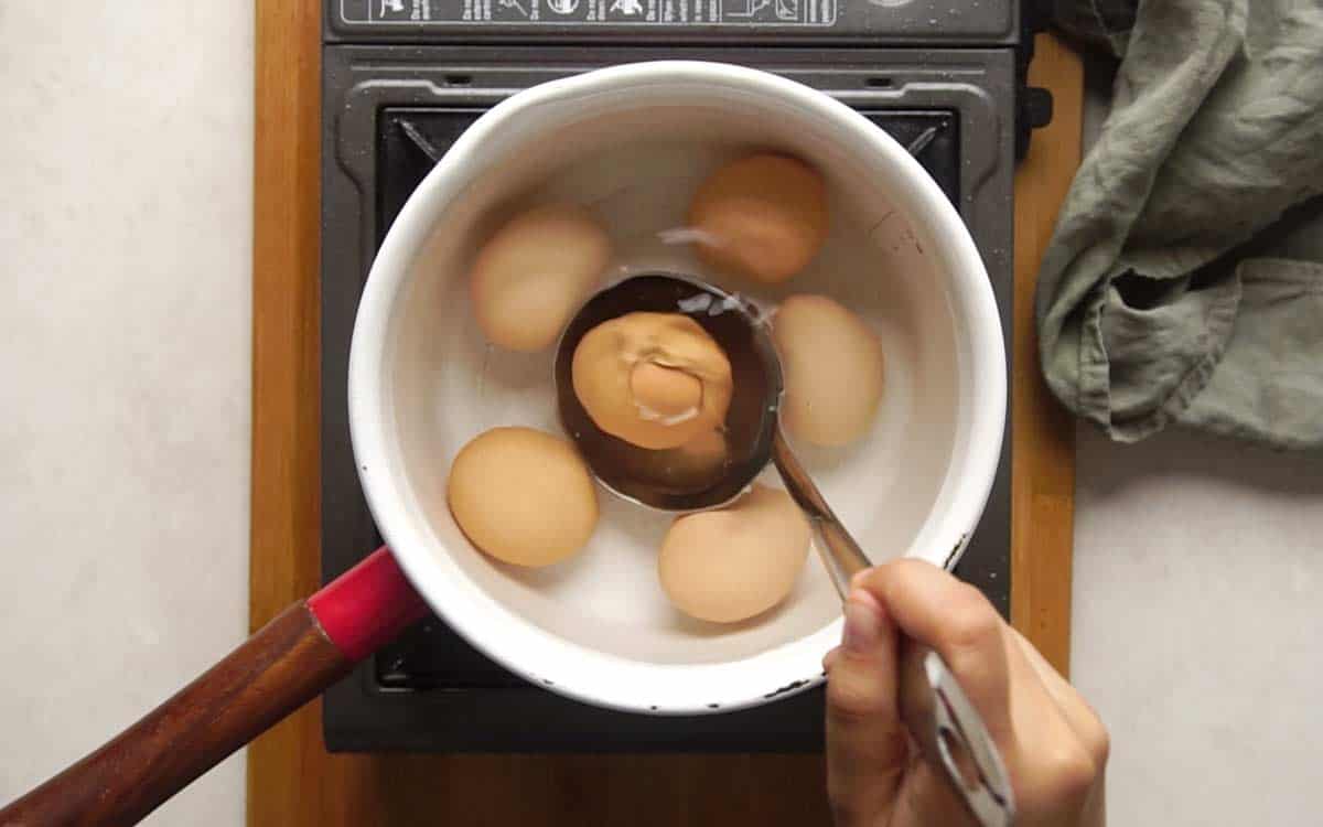 Picture showing how to make hard boiled eggs