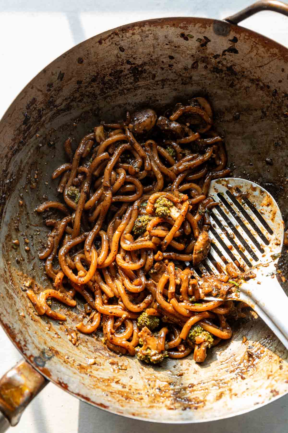 finished black pepper noodles in a wok