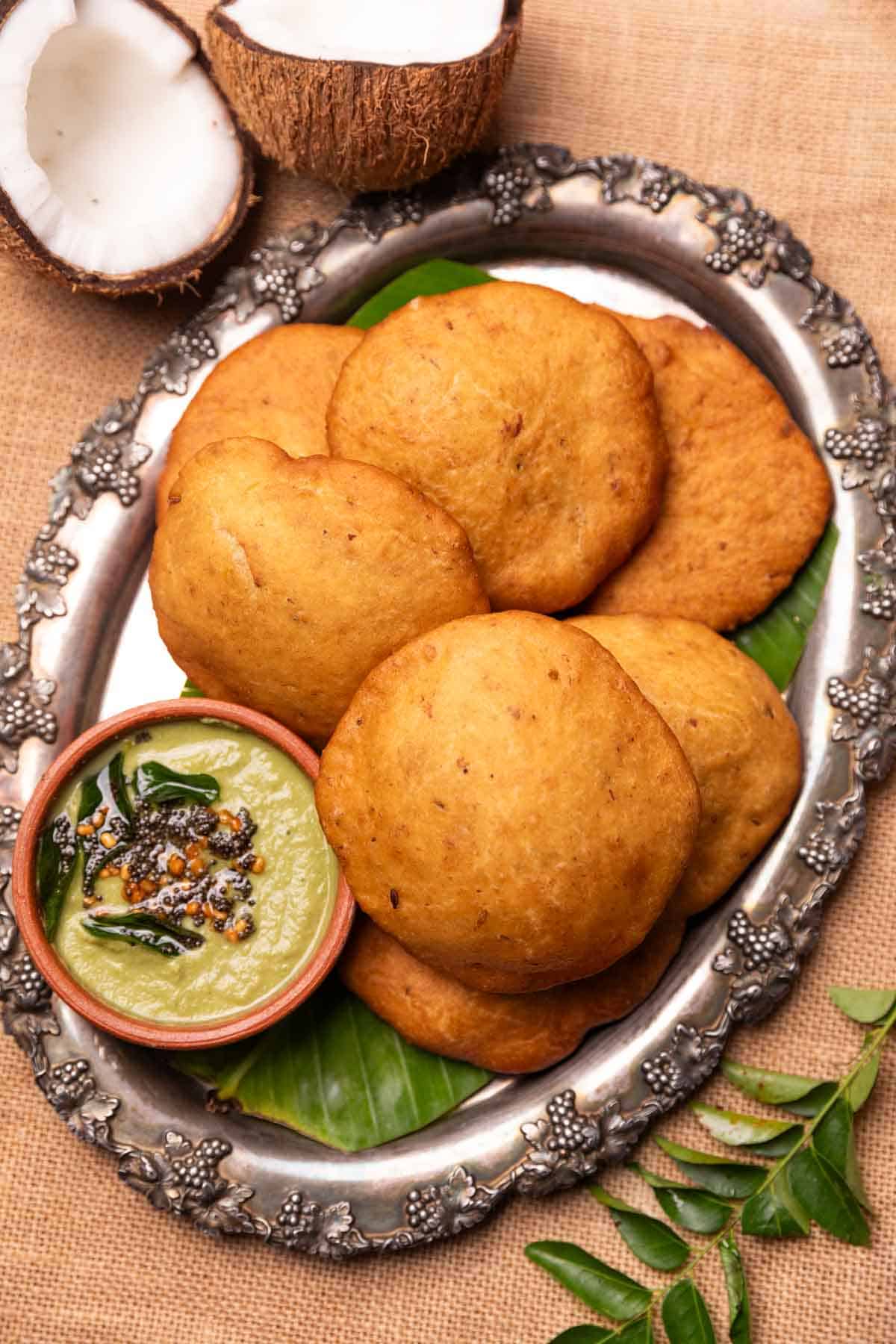 Mangalore buns on a platter, with coconut chutney