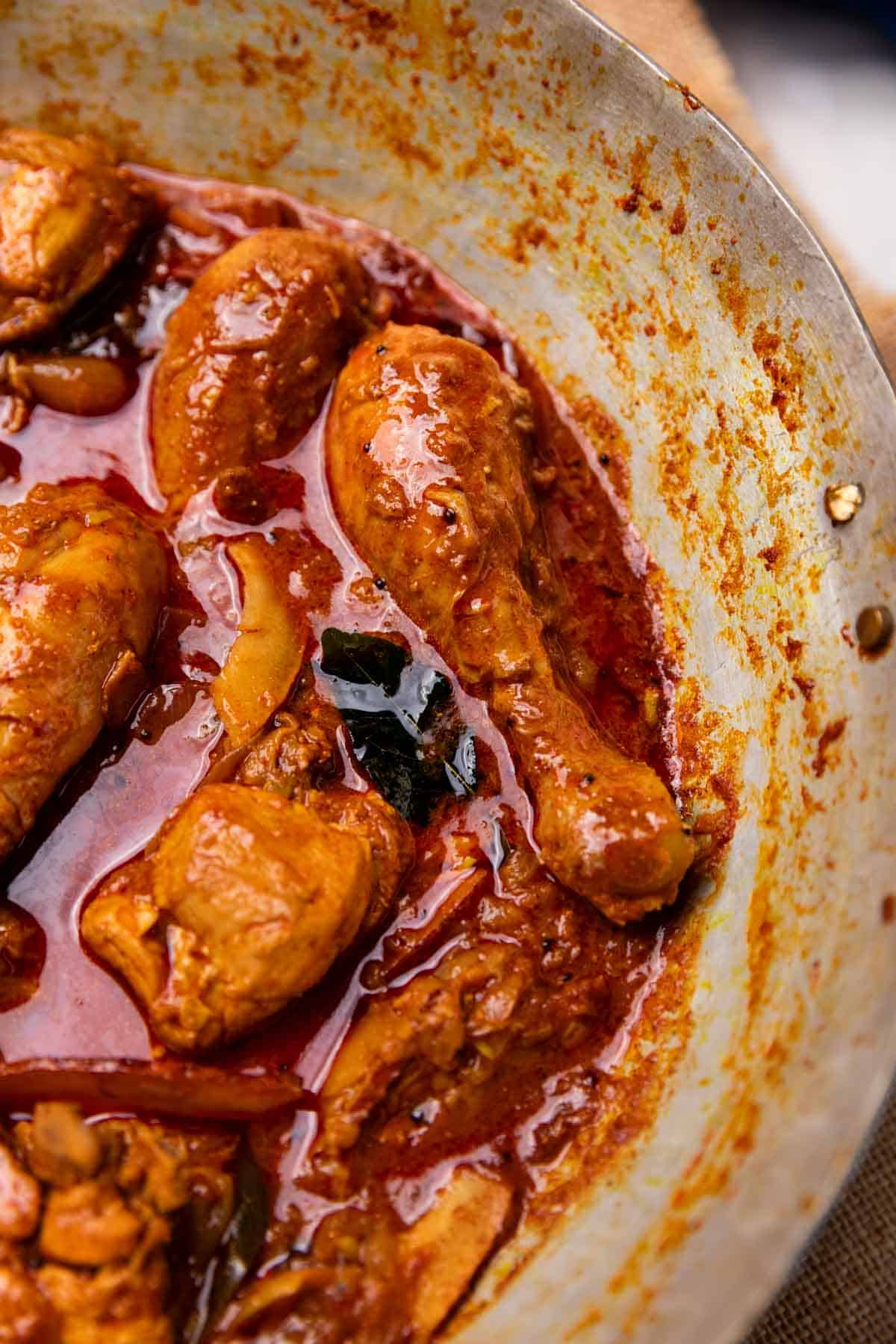 a close up image of nadan chicken curry