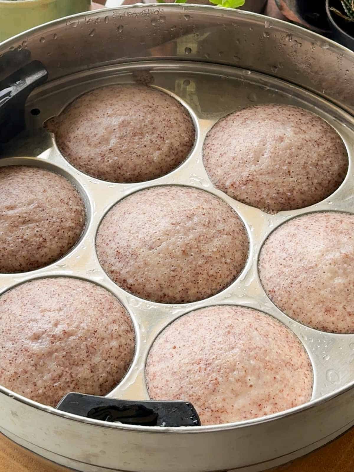 an image of freshly steamed soft and fluffy ragi idlis